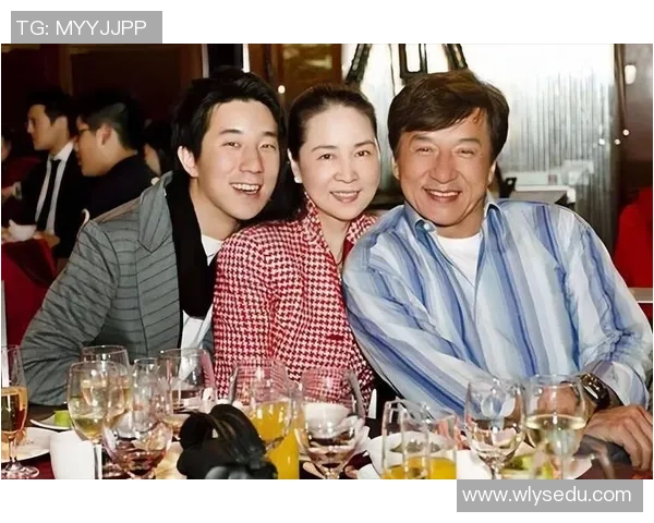 足球球星与化妆师的幕后故事：聚光灯下的默契与支持