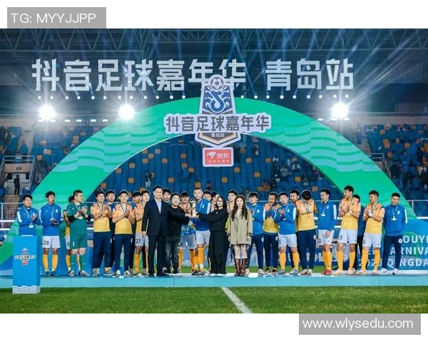 抖音最火足球球星男生实力揭秘 他如何成为社交平台新宠儿