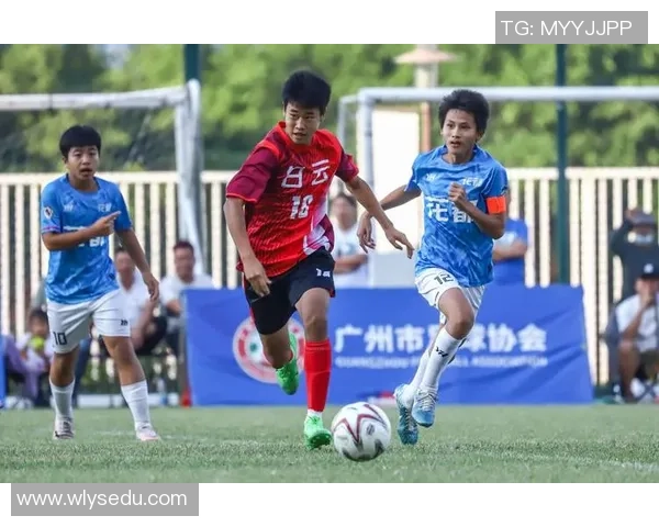 绿茵逐梦少年以传奇球星之姿谱写辉煌人生篇章